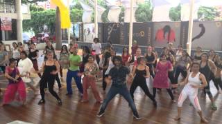 Watch Saree Ke Fall Sa (Devesh Mirchandani) Workshop in Colombia Video