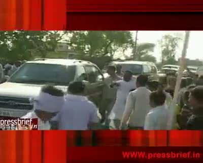 Watch Rahul Gandhi on a local area visit (Raebareli),17th May 2010 Video