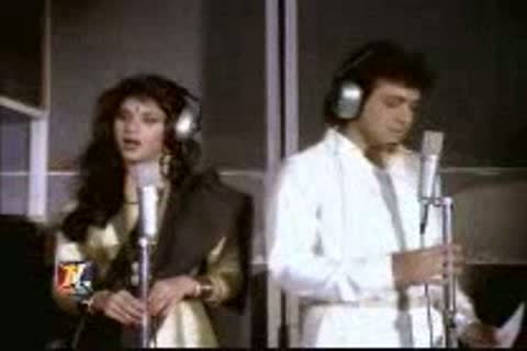 Watch   Bali umar ne mera hal jo kiya - Awaargi Video