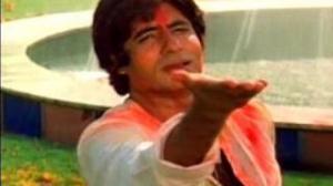 Watch Rang Barse Bheege Chunar Wali Rang Barse (Holi Song) - SILSILA - Amitabh Bacchan Video