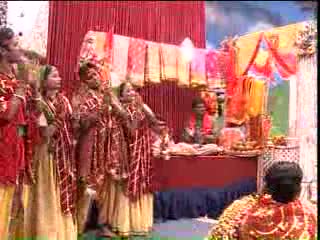 Watch Maiya Ka Sringaar hai Pyara Kya Kehna - Narender Chanchal Video