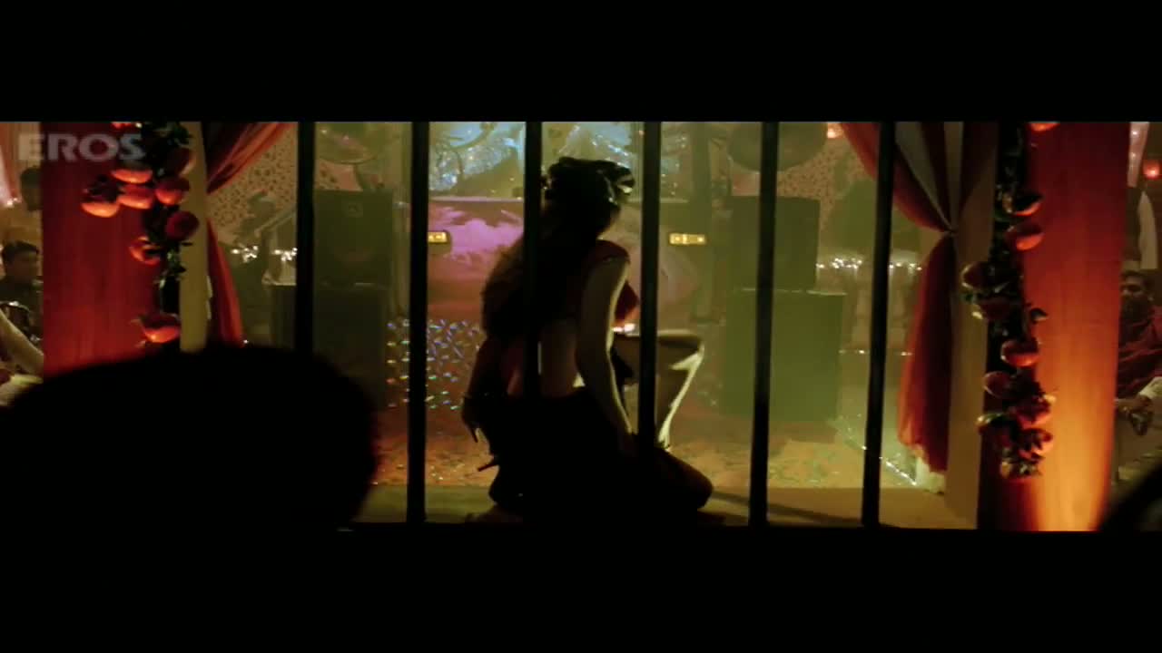 Watch Laila O Laila - Chalo Dilli  Video
