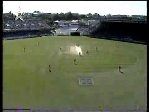Watch SACHIN Tendulkar " KISSED " By a Fan ON THE CRICKET FIELD - Cricket Classic Video Video