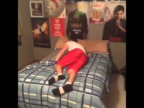 Watch Going to Bed Sober vs Going to Bed Drunk  - 7 Seconds Funny Video Video