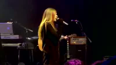 Watch Avril Lavigne New York's Hit Music Station LIVE   Video