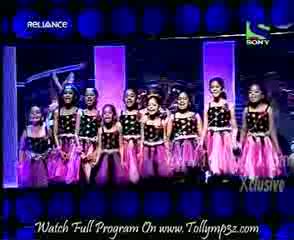 Watch Entertainment Ke Liye Kuch Bhi Karega 6th June 2011 Part 3 season 4 A girl control 2 bikes in her legs Video