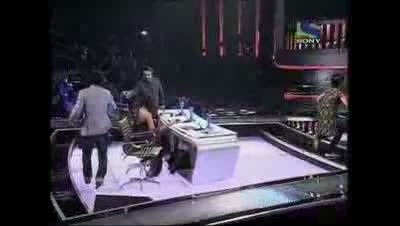 Watch Seema Jha expressively sings Mausam Ki Adla Badli- X Factor India - Episode 21 (23rd Jul )2011 Video