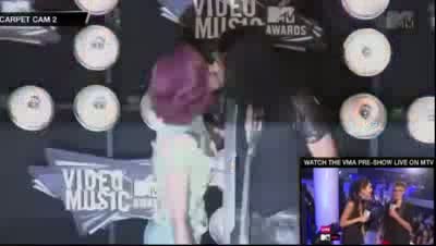 Watch VMA 2011 Black Carpet Katy Perry and Russell Brand Video