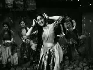 Watch Uden Jab Jab Zulfen Teri- From the movie- 'Naya Daur' Video