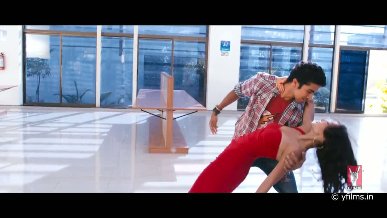 Watch UH-OH UH-OH Song - in HD - 'Mujhse Fraaandship Karoge' Video