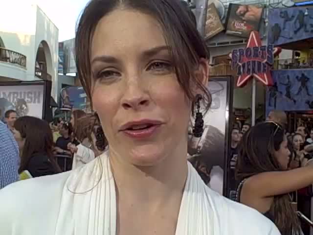 Watch Evangeline Lilly at the premiere of Real Steel Video