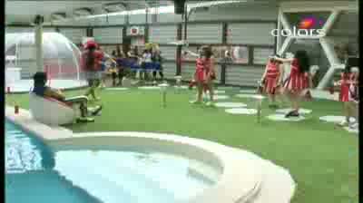 Watch Bigg Boss 5 - (6-October-2011) Cheerleaders perform for 'Shakti'maan Video
