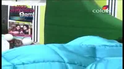 Watch Bigg Boss 5 -- (7-October-2011) Inmates try to wake up Mishra and Mahek Video