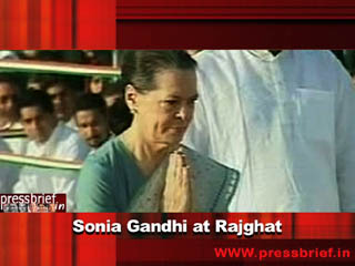 Watch Sonia Gandhi at Rajghat, 2nd October 2011 Video