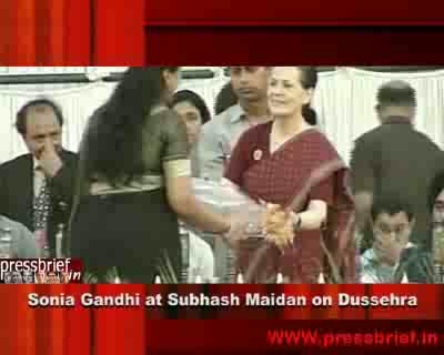 Watch Sonia Gandhi attends Dussehra Celebrations Subhash maidan in Delhi, 6th October 2011 Video