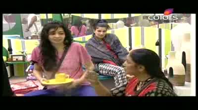 Watch Bigg Boss 5 - Missra accuses Mahek of spoiling her image (10-October-2011) Video