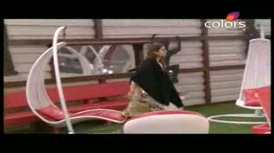 Watch Bigg Boss 5 - Pooja Bedi released from jail; Ignores Missra (10-October-2011) Video