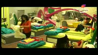 Watch Bigg Boss 5 - New task transforms house mates into parents & toddlers (18-October-2011) Video