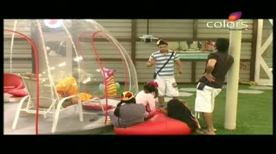 Watch Bigg Boss 5 - Siddharth back stabs and lies to Amar (19-October-2011) Video