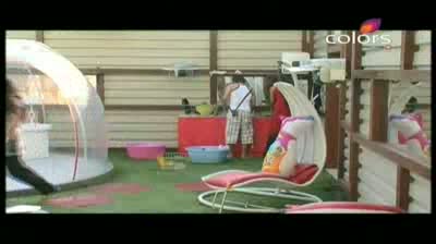 Watch Bigg Boss 5 - 'Mahek is angry all the time,' Siddharth (20-October-2011) Video
