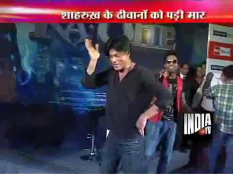 Watch Shah Rukh Khan Promotes RA.One On Delhi Metro Airport Line Video