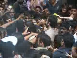 Watch Ranbir Kapoor Turns Bodyguard For Nargis Fakhri - Hot News Video