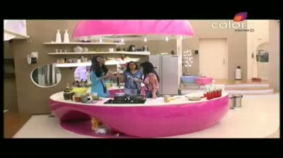 Watch Bigg Boss 5 - 'Go back to Norway Mahek,' shouts Shradhha (24-October-2011) Video