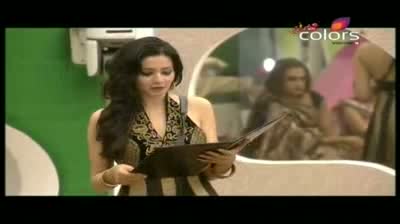 Watch Bigg Boss 5 - House mates perform pooja, burst crackers (27-October-2011) Video