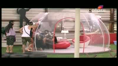 Watch Bigg Boss 5 - Show-down aftermath, Akashdeep tries consoling Mahek Part 5 Video