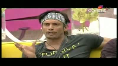 Watch Bigg Boss 5 - The house votes on the new captain, Shraddha versus Pooja Missra (4-November-2011) Video