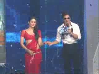 Watch Kareena Kapoor And Katrina Kaif Fight Over Shahrukh Khan Video