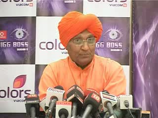Watch Swami Agnivesh Took On Anna Hazare Before Entering Bigg Boss 5 Video