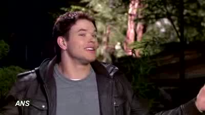 Watch TWILIGHT, BREAKING DAWN - EXCLUSIVE CLIPS AND CAST TALKS ABOUT THE FILM Video