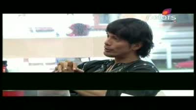 Watch Bigg Boss 5 - Sky escorts Laxmi to room in the night (13-November-2011) Video