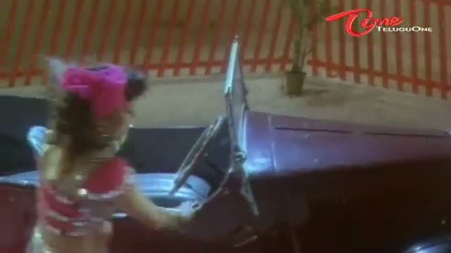 Watch Maa Voori Maaraju - Telugu Songs - Sangathi Cheppeai - Priya Raman - Arjun Video