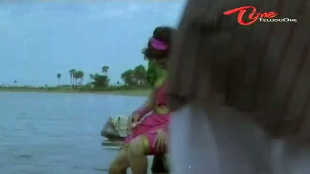 Watch Maa Voori Maaraju - Telugu Songs - Edem Daruvuro - Soundarya - Arjun Video