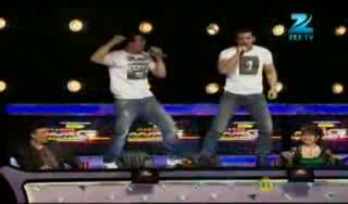 Watch Star Ya Rockstar Nov. 19 - 11 - Akshay And John Video
