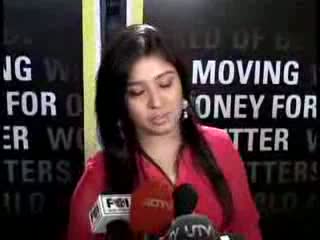 Watch Singer Sunidhi Chauhan Dances With 25 Girls Video