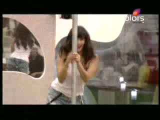 Watch Sunny Leone POLE DANCE in Big Boss 5  Video