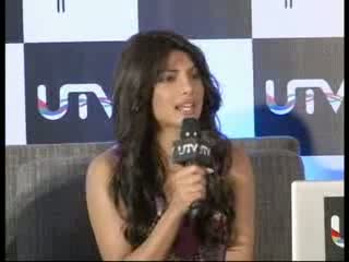 Watch Shahrukh Khan And Priyanka Chopra To Host Zee Cine Awards 2012  Video
