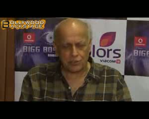 Watch Mahesh Bhatt enters Bigg Boss 5 house to sign Sunny Leone Video