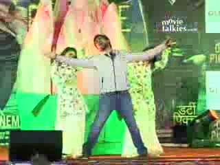 Watch Emraan Hashmi performs Ishq Sufiyana song at the Mithibai College Festival Video