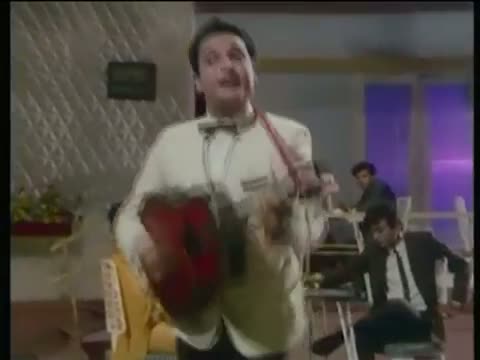 Watch Lakho Hai Yaha - Kismat - Biswajeet and Babita Kapoor Video