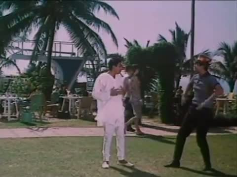 Watch Bade Miyan Dewane Aise Na Bano - Hit Song - Shagird Video