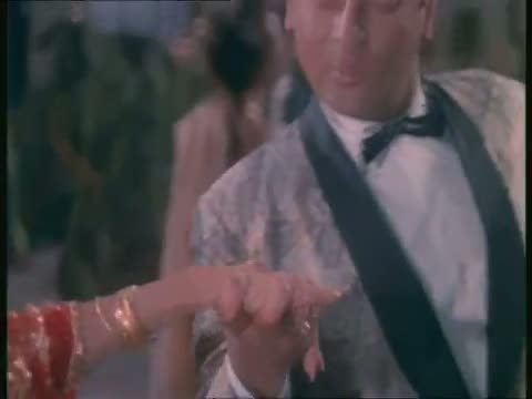 Watch Badan Pe Sitare - Party Song - Prince Video