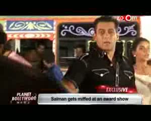 Watch Salman Khan abruptly stops his performance Video