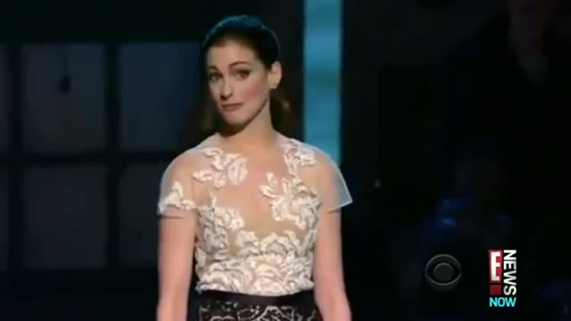 Watch Anne Hathaway Does the Splits Video