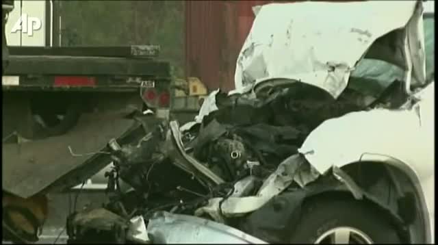 Watch 40-vehicle New Orleans Pileup Video