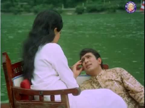 Watch Jis Gali Mein Tera Ghar - Rajesh Khanna and Asha Parekh - Kati Patang Video