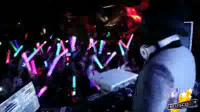 Watch Will.i.am Rocks Turntables NYE Video